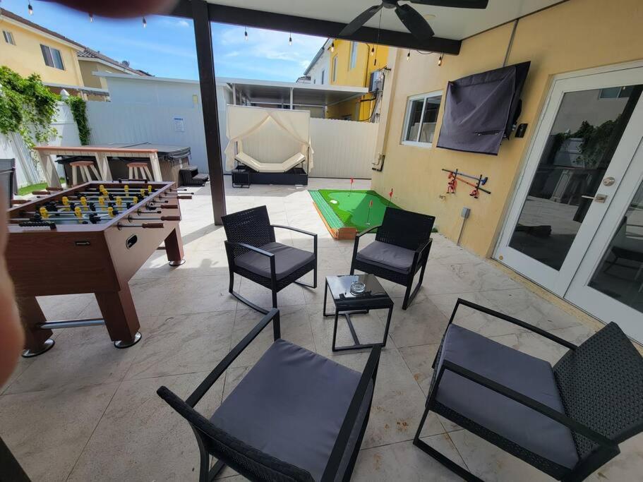 Boutique Style House, Mini Golf Bbq Hot-tub Ev-charger Foosball Miami
