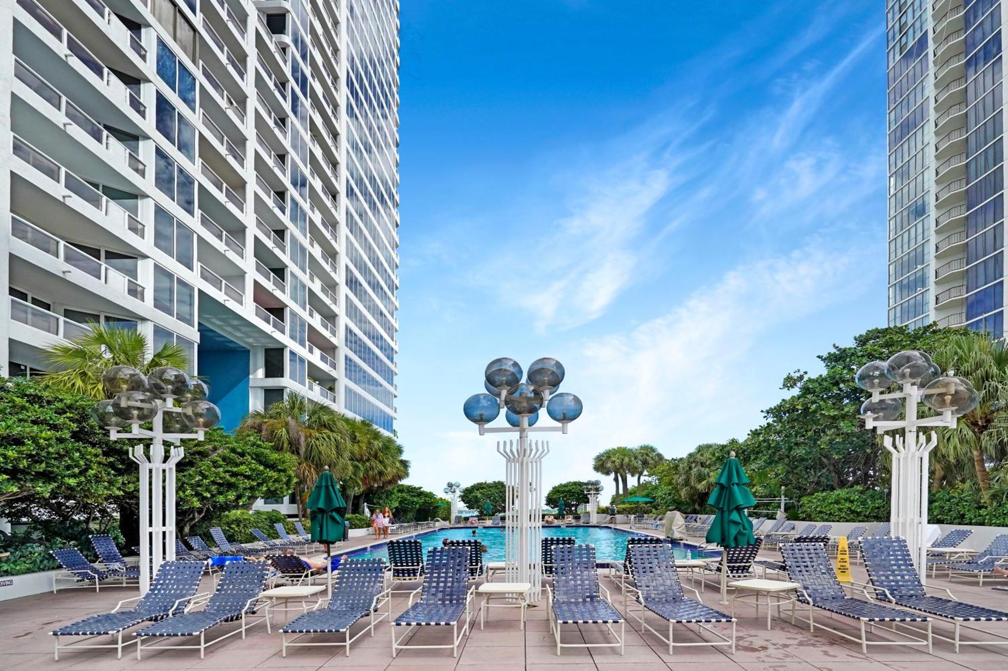Unforgettable! Water & Park Views, 4 Bedrooms! Apartment