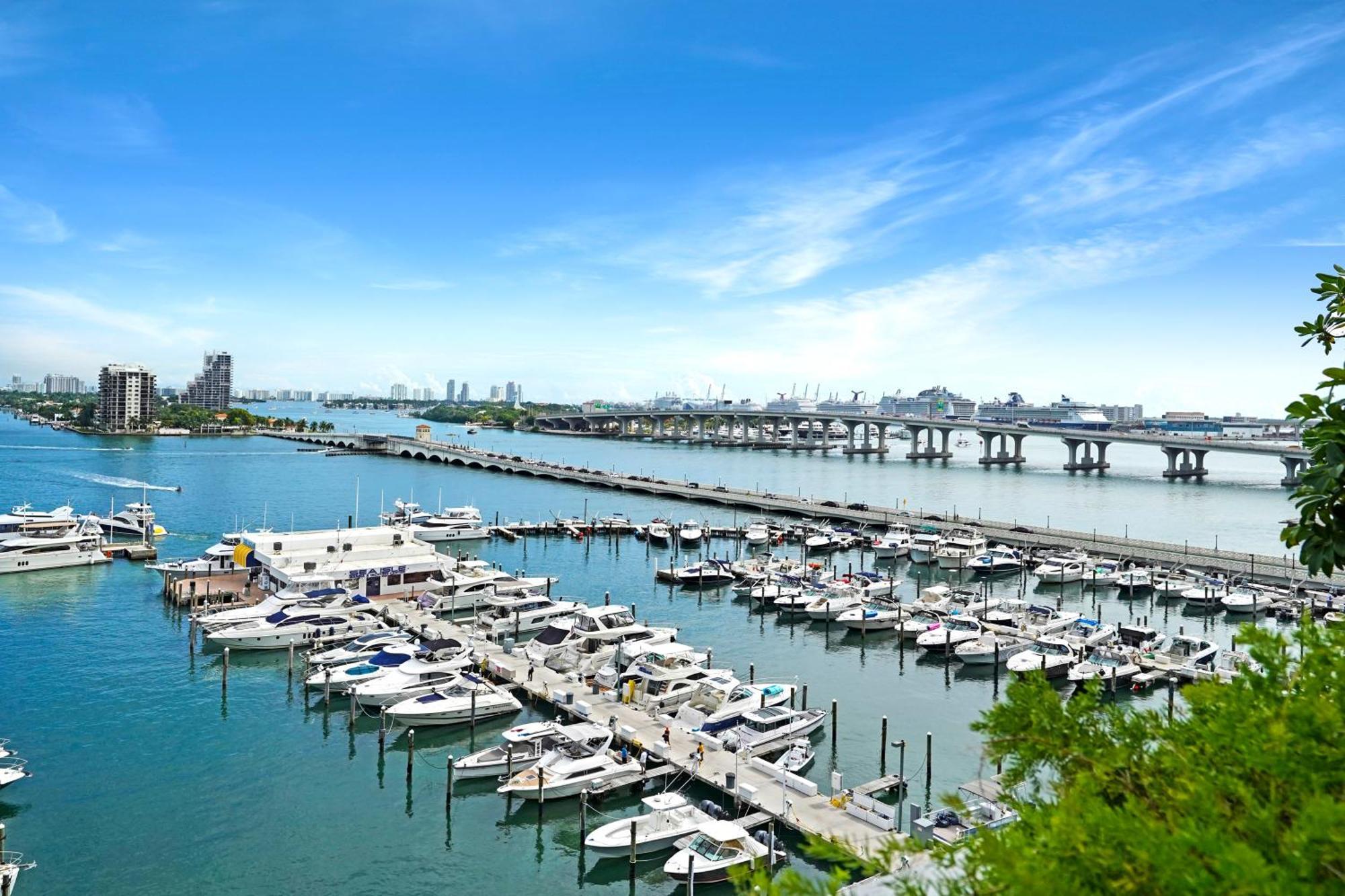 Aqua Marina! Water & Views! * Miami