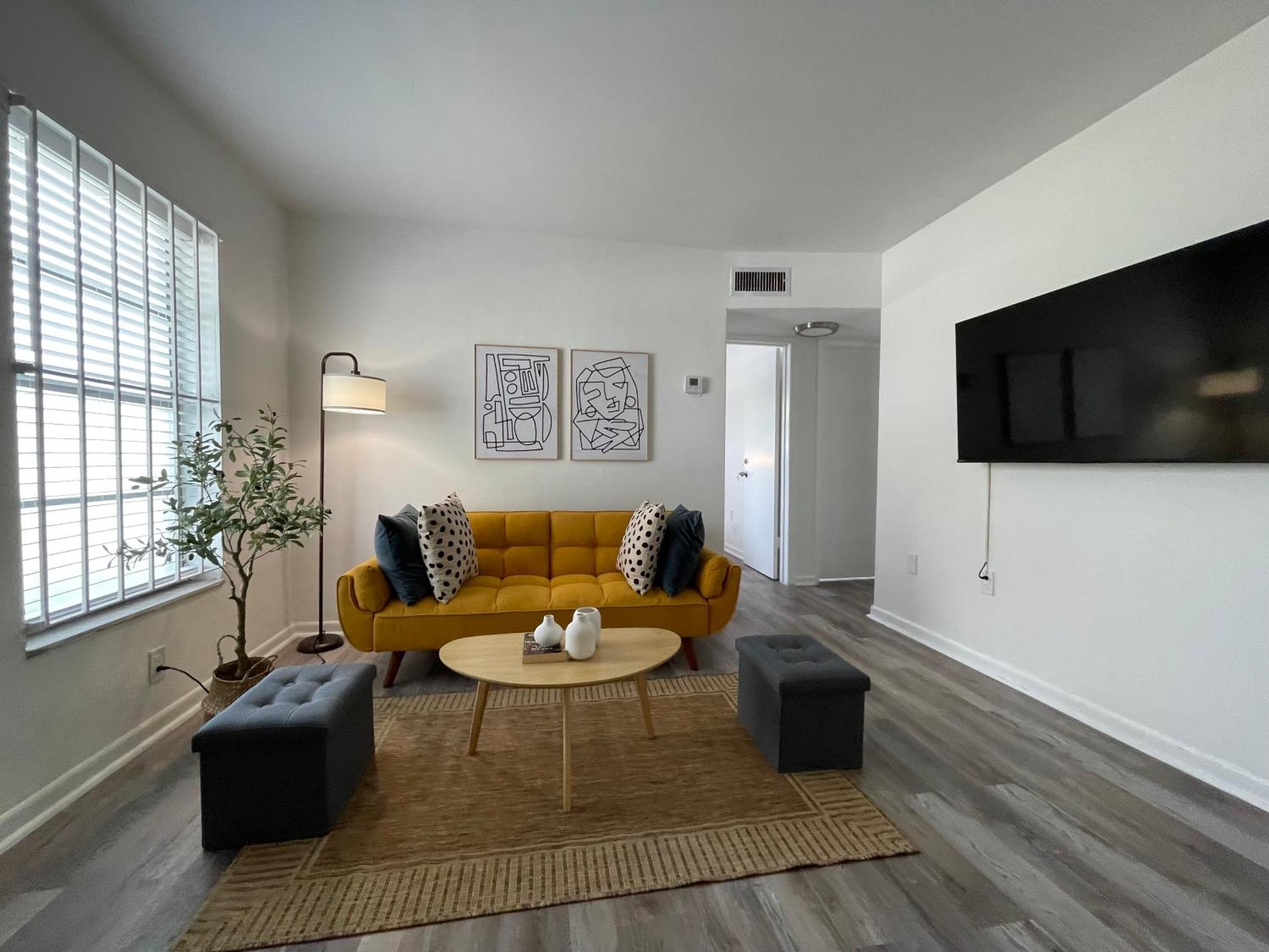 Remodeled Little Havanna Great Location