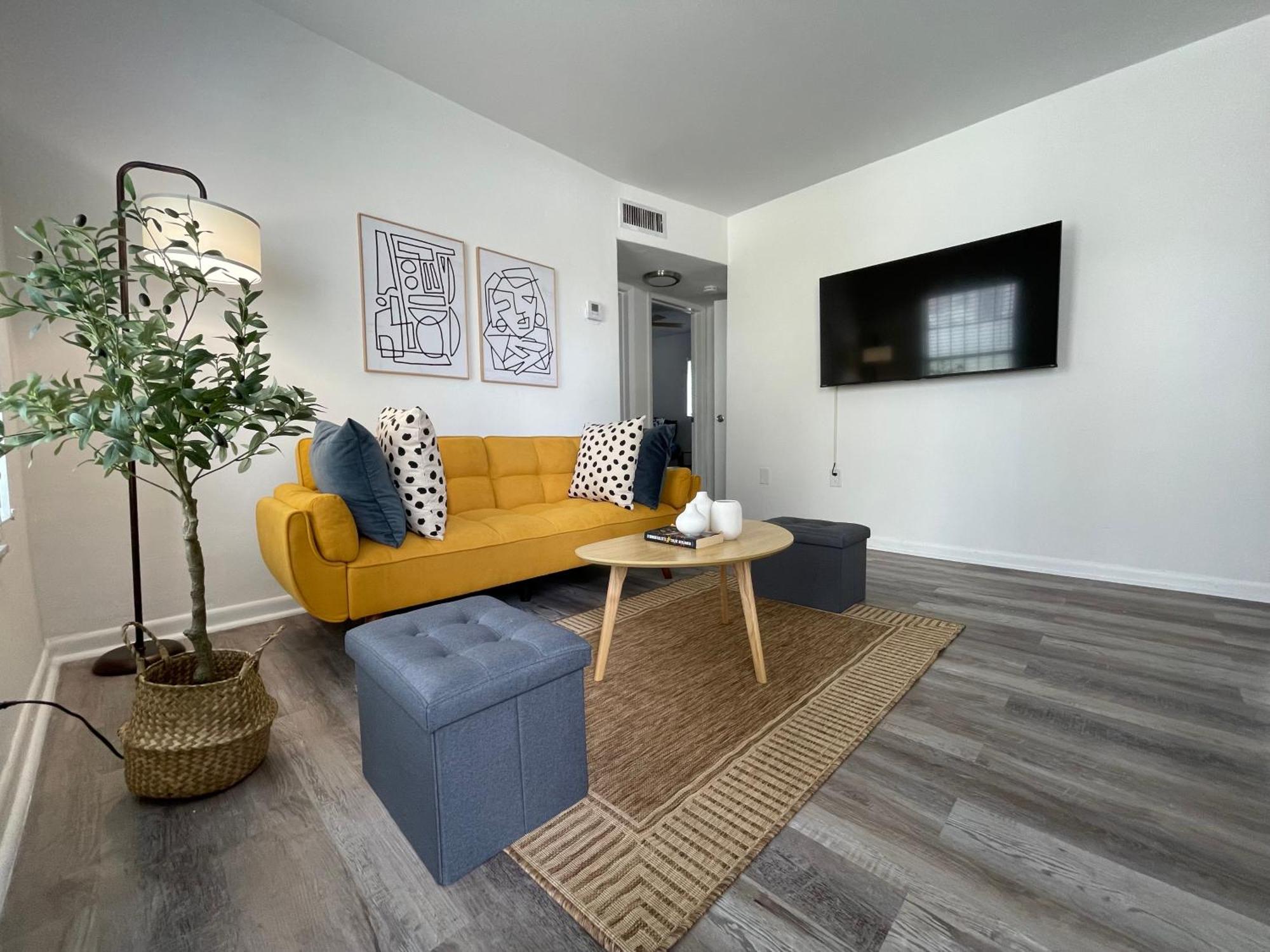 Remodeled Little Havanna Great Location *