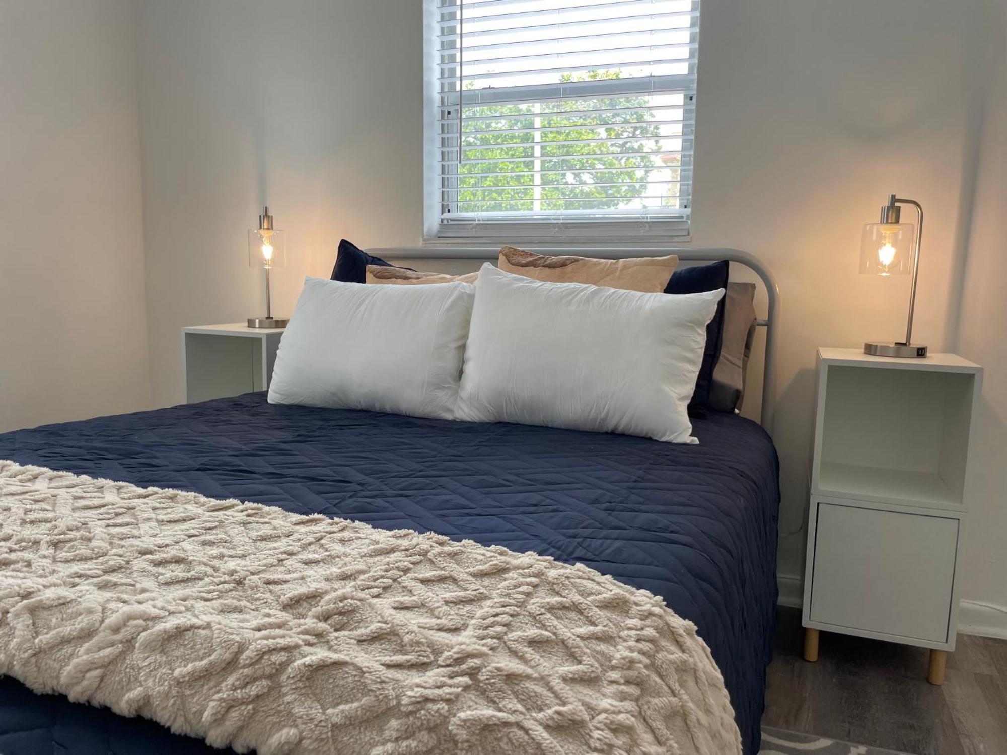 Apartment Remodeled Little Havanna Great Location *
