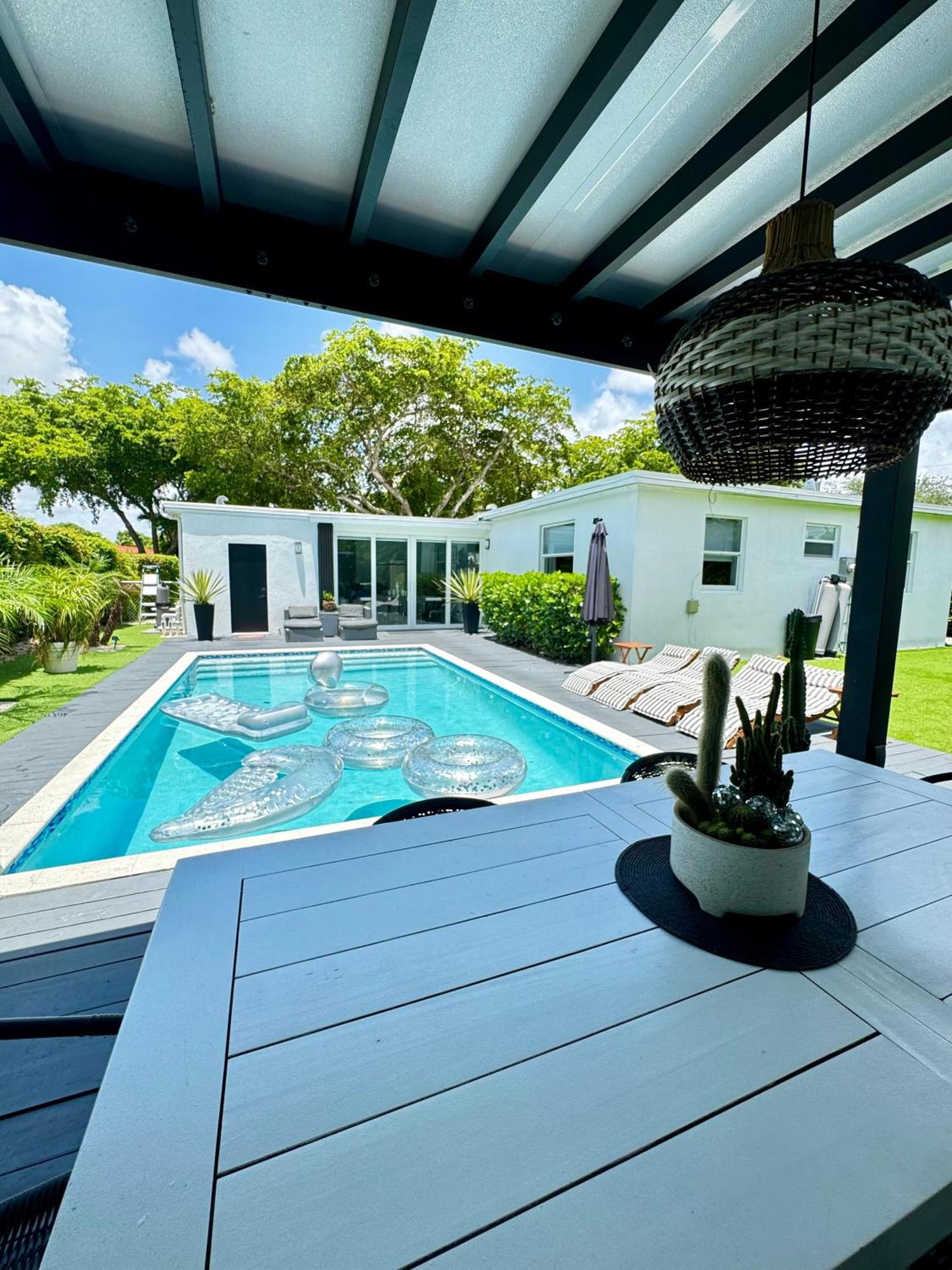Pura Vida Villa Miami