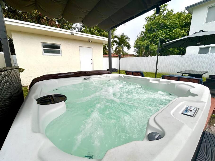 Modern W Jacuzzi Near Wynwood-design District-mia Airport Holiday home Miami