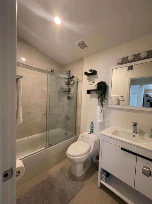 Modern W Jacuzzi Near Wynwood-design District-mia Airport Holiday home