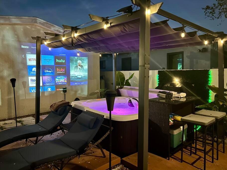 Modern W Jacuzzi Near Wynwood-design District-mia Airport Holiday home