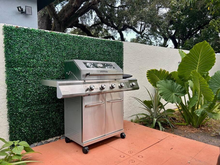 Modern W Jacuzzi Near Wynwood-design District-mia Airport Holiday home Miami