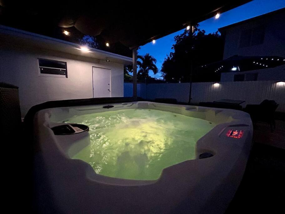 Modern W Jacuzzi Near Wynwood-design District-mia Airport Miami