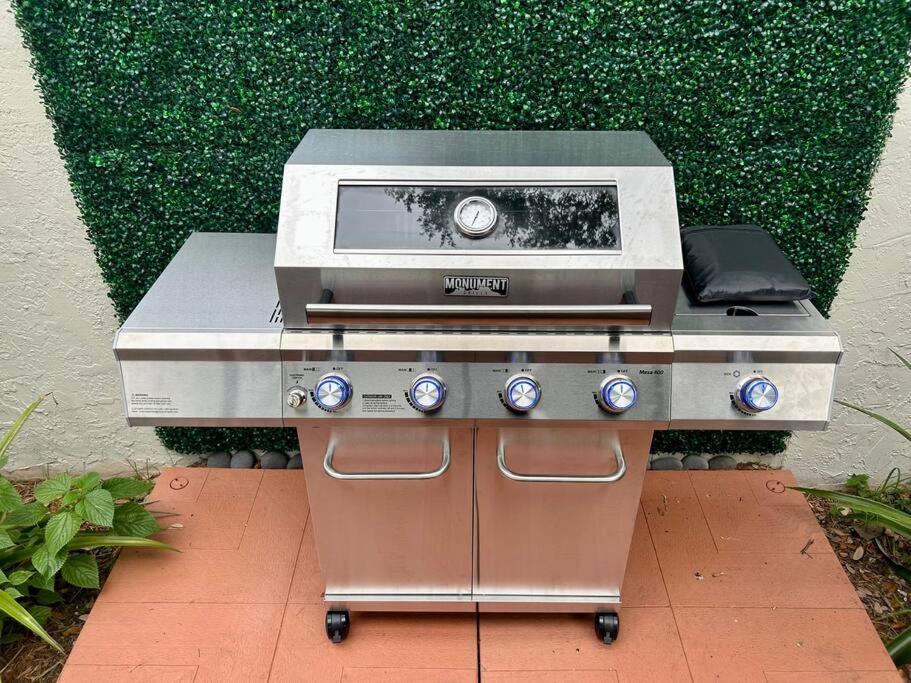 Modern W Jacuzzi Near Wynwood-design District-mia Airport Holiday home *