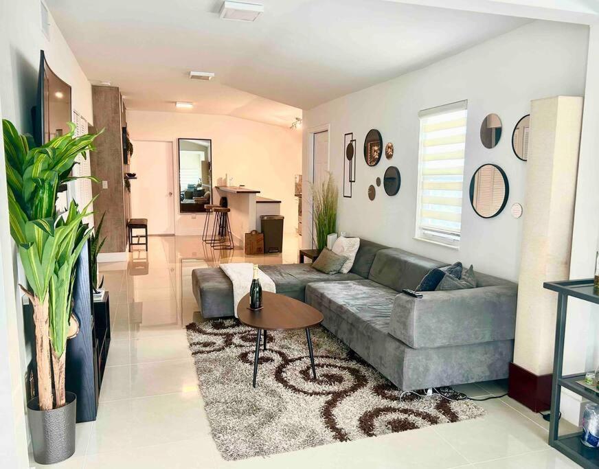 Holiday home Modern W Jacuzzi Near Wynwood-design District-mia Airport *