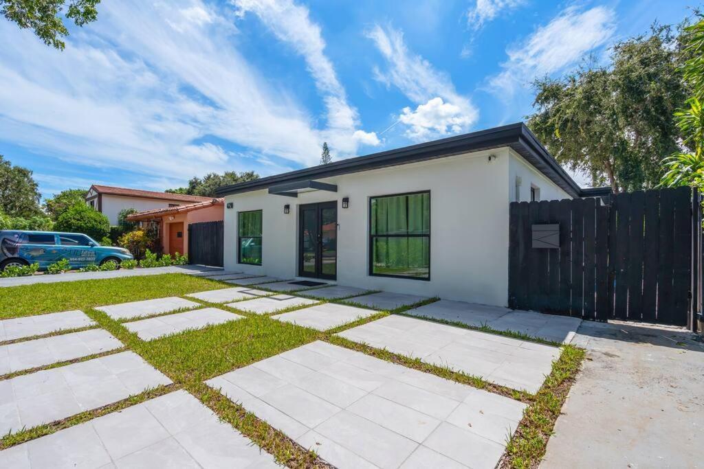 Family With Luxurious Pool For 12 People * Miami