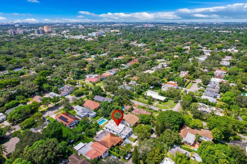 Family With Luxurious Pool For 12 People Villa Miami