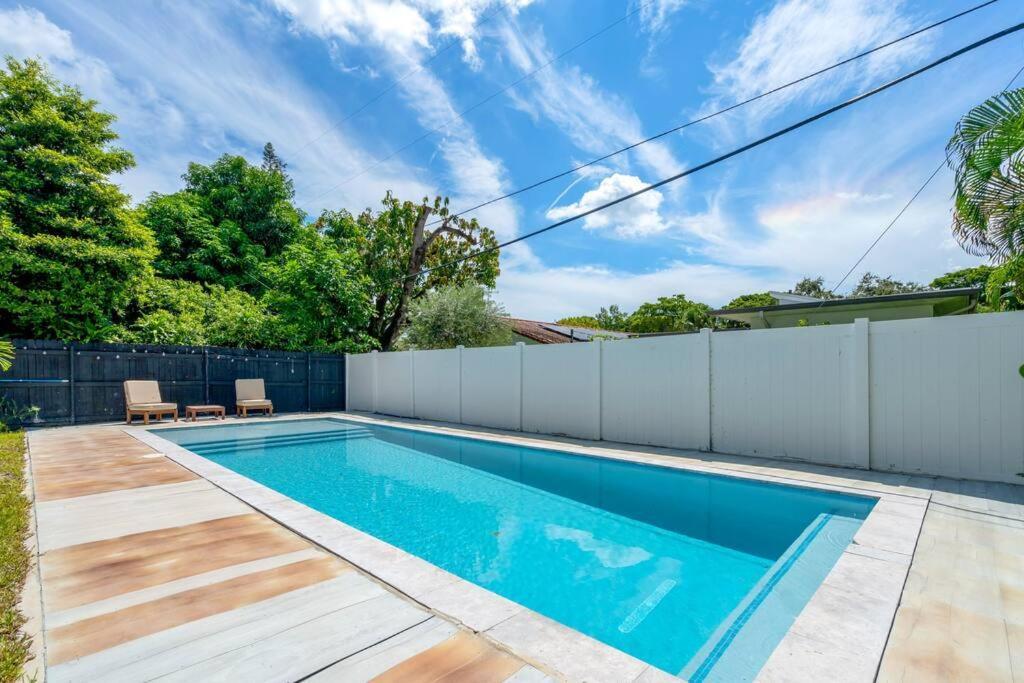 Villa Family With Luxurious Pool For 12 People