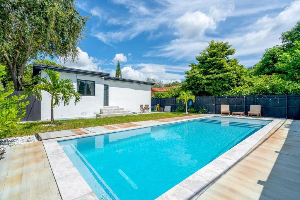 Family With Luxurious Pool For 12 People * Miami