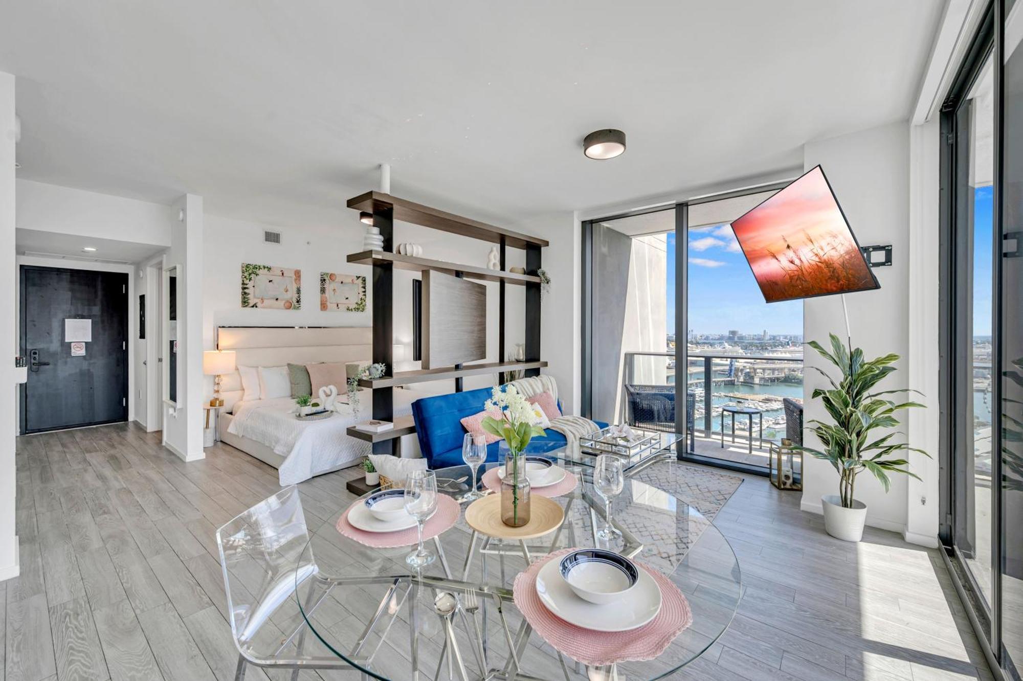Apartment Mesmerizing Views Corner