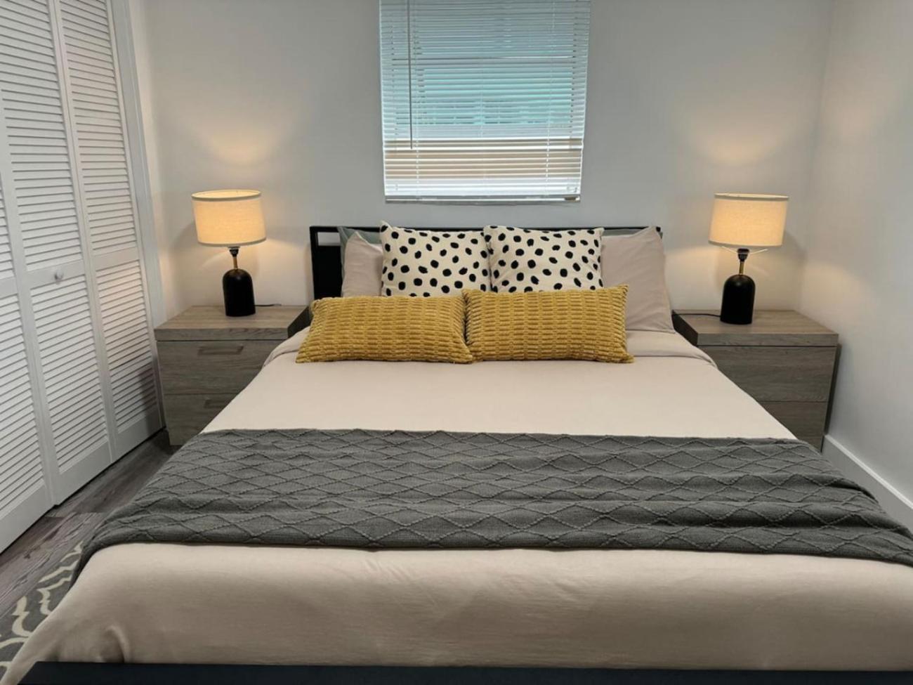 Remodeled Little Havanna Great Location Apartment *