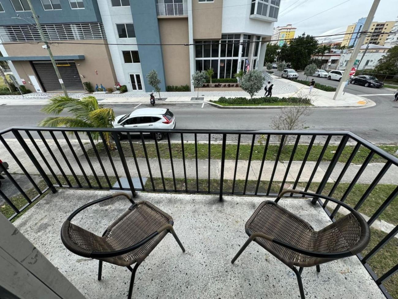 Remodeled Little Havanna Great Location Apartment