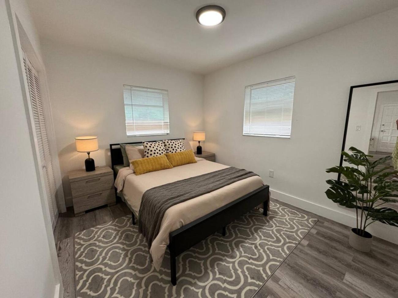 Remodeled Little Havanna Great Location Apartment
