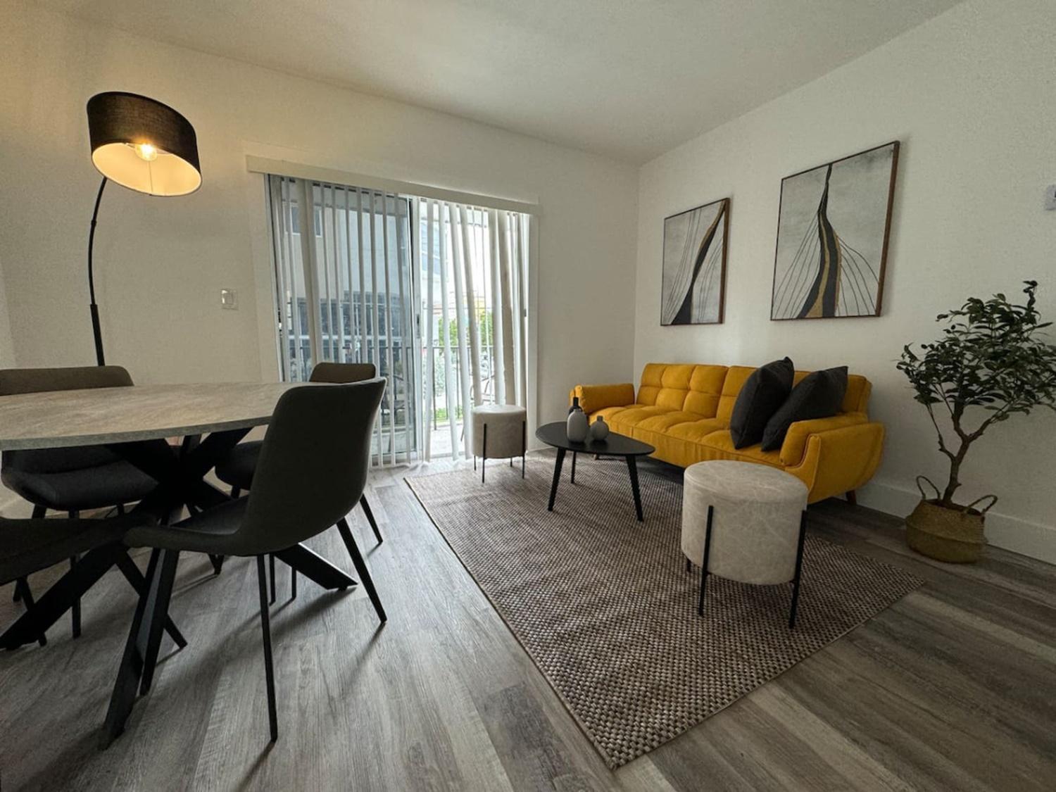 Apartment Remodeled Little Havanna Great Location