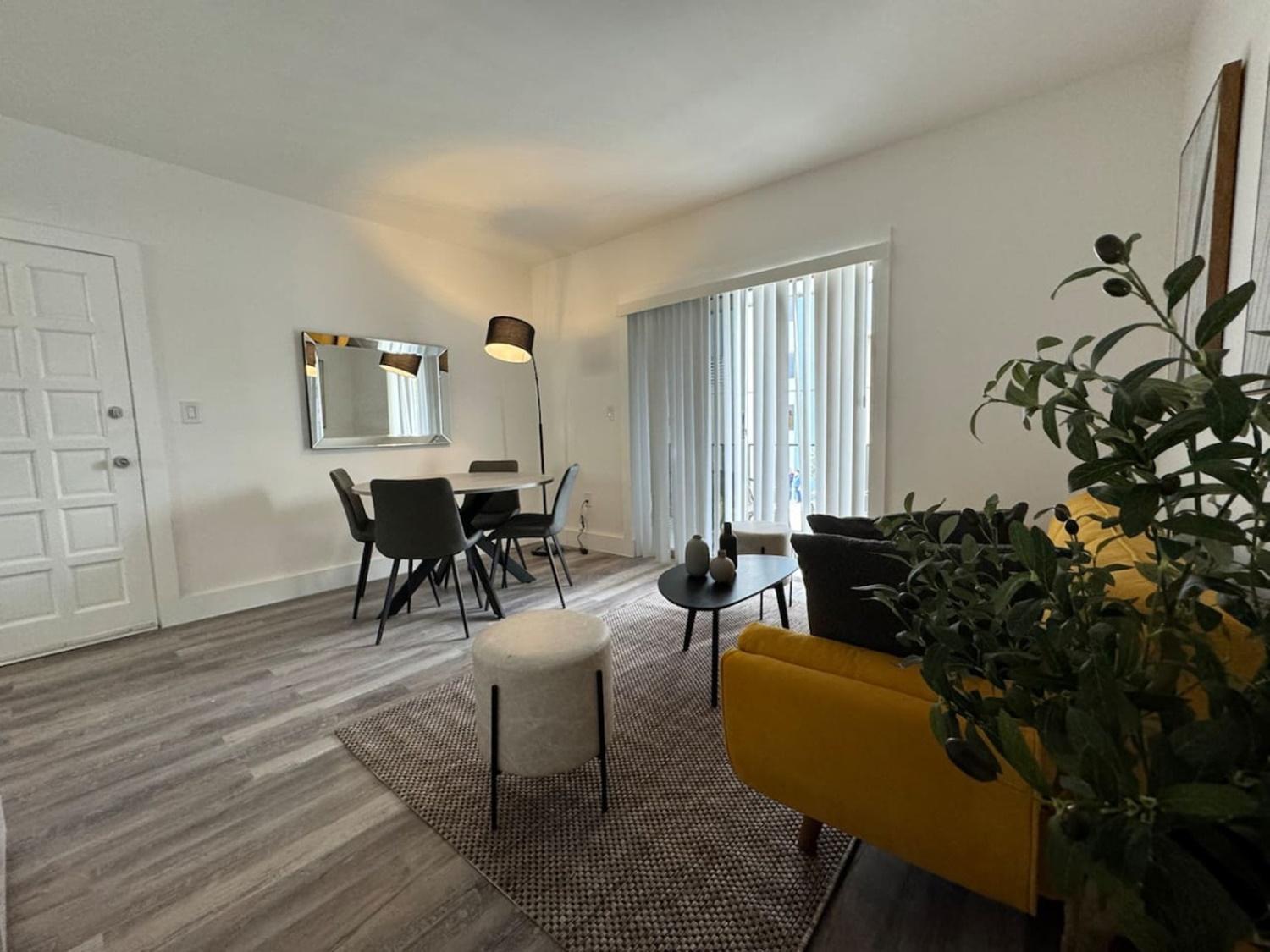 Remodeled Little Havanna Great Location *
