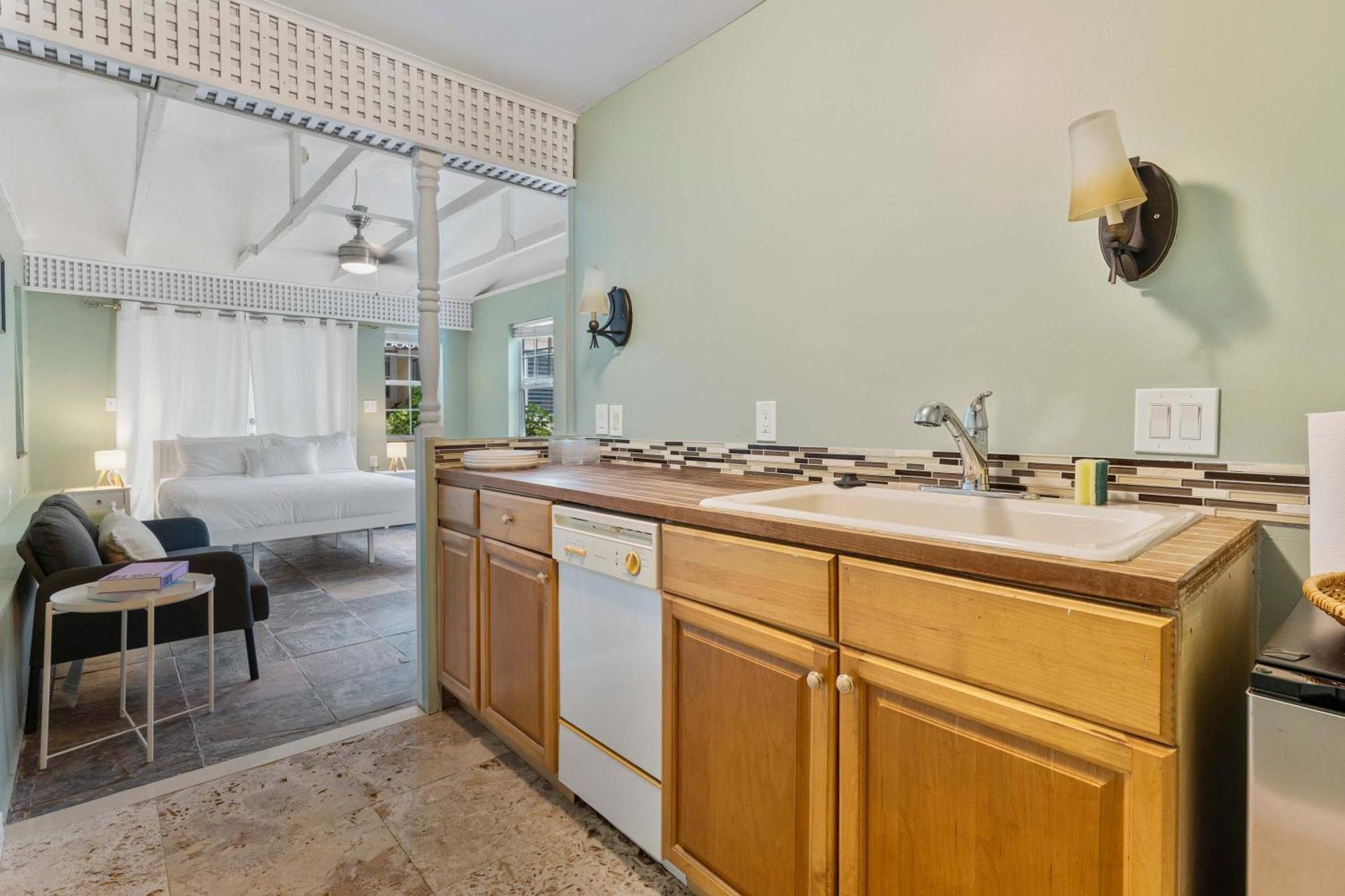 Mango Grove- Charming In The Grove * Miami