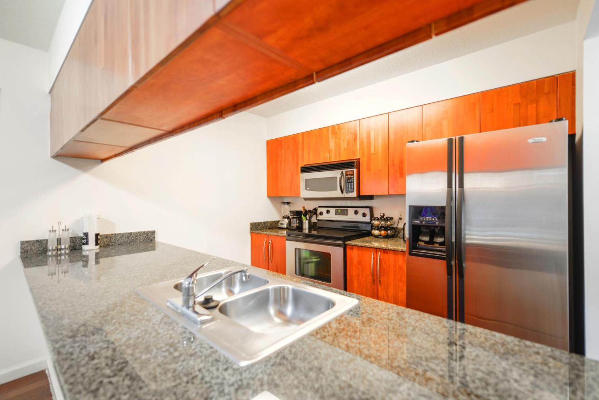 On Top! On 31st Floor W Cozy Amenities Apartment *