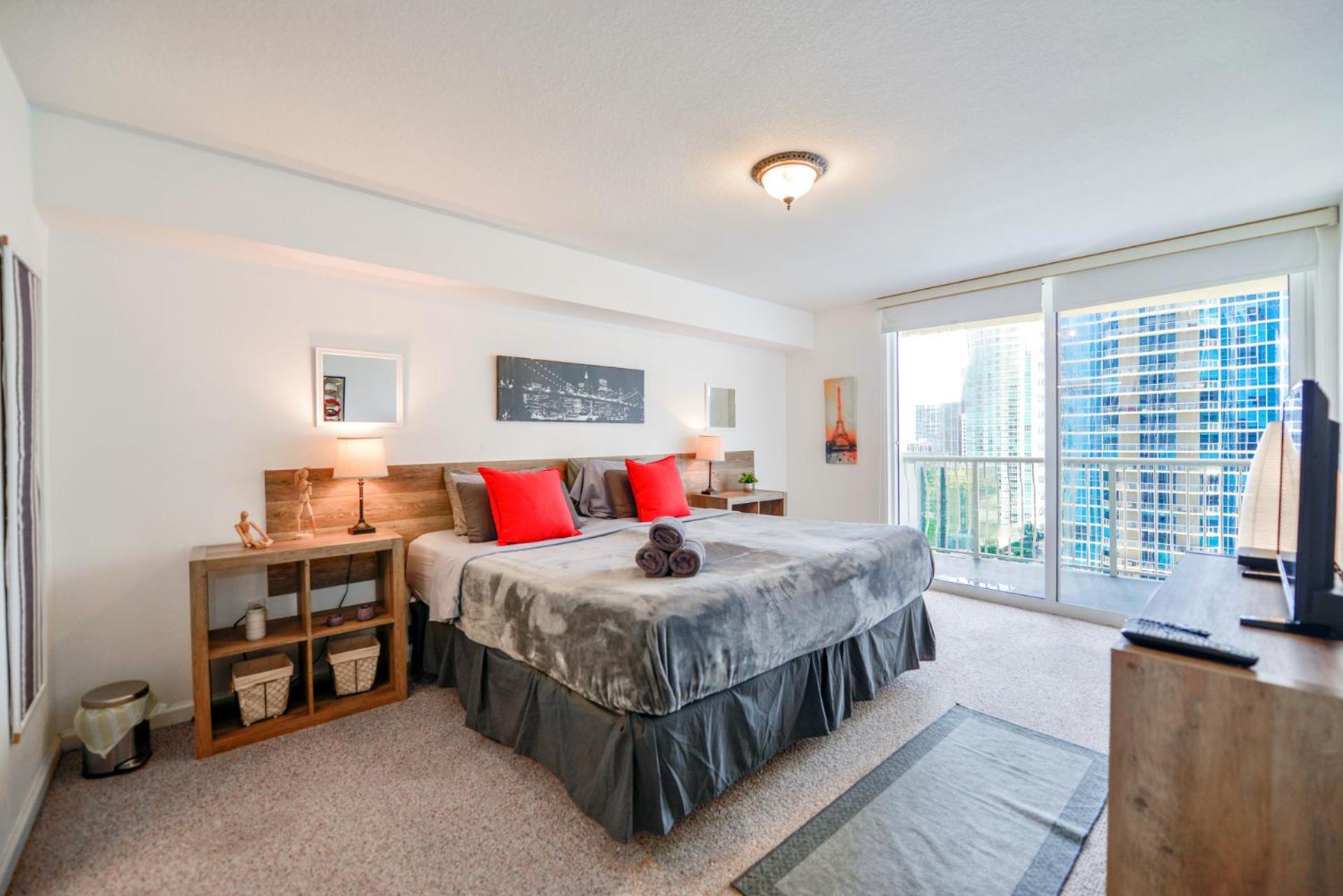 On Top! On 31st Floor W Cozy Amenities Apartment *