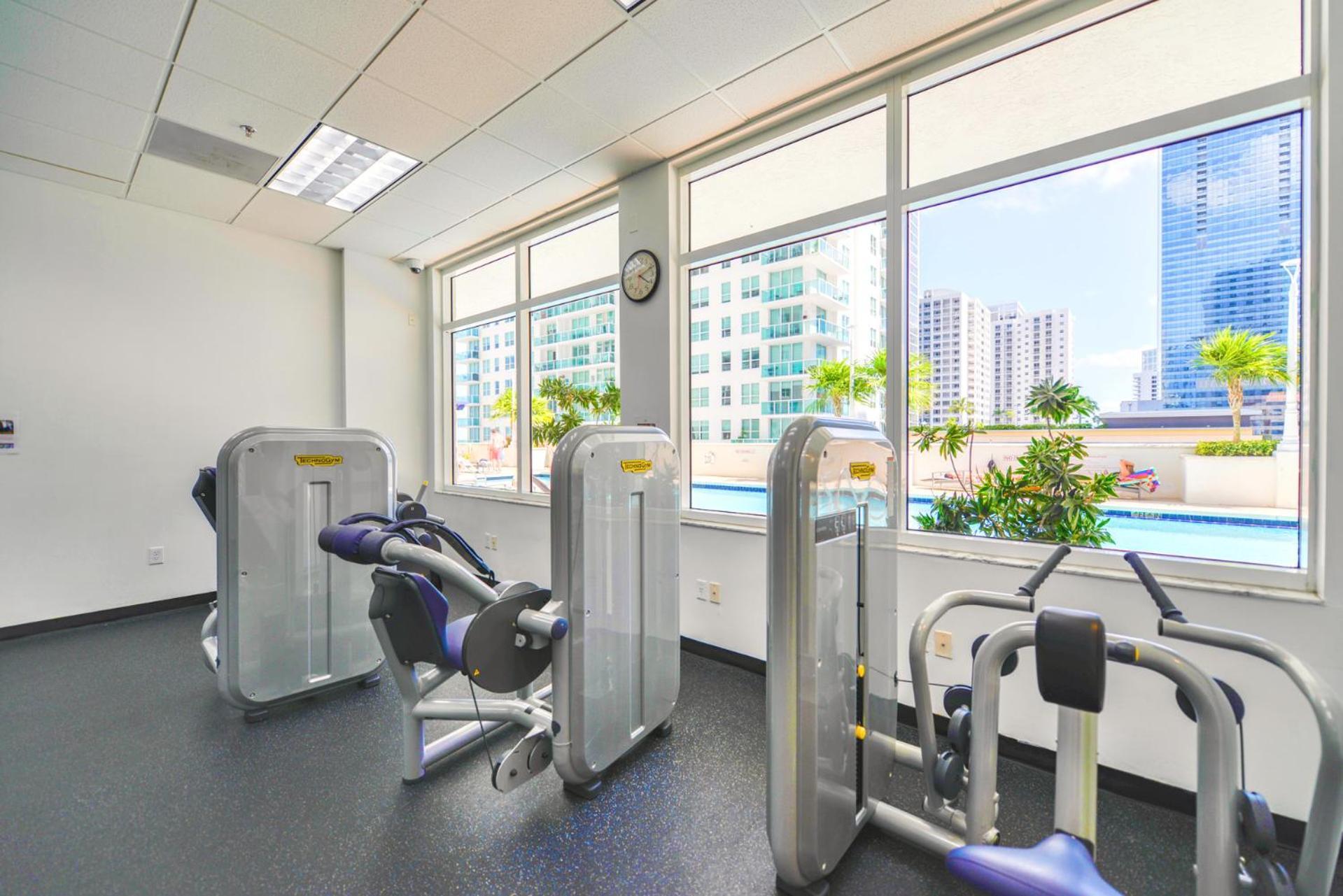 On Top! On 31st Floor W Cozy Amenities Apartment