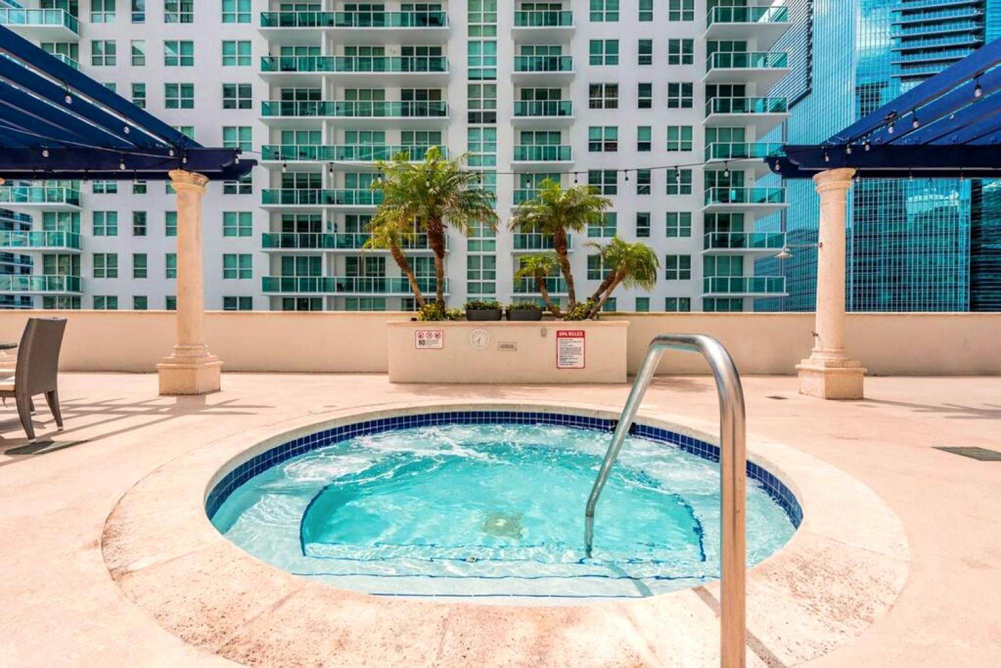 Apartment On Top! On 31st Floor W Cozy Amenities