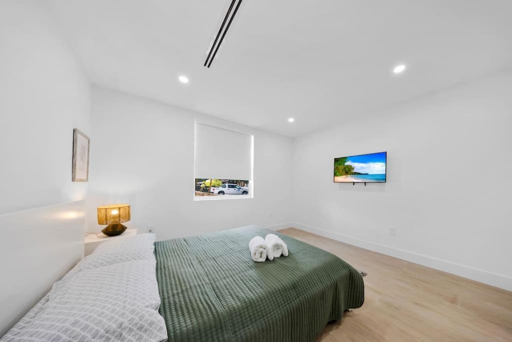 Up To 12 Guests! Modern Near Wynwood 29! Villa