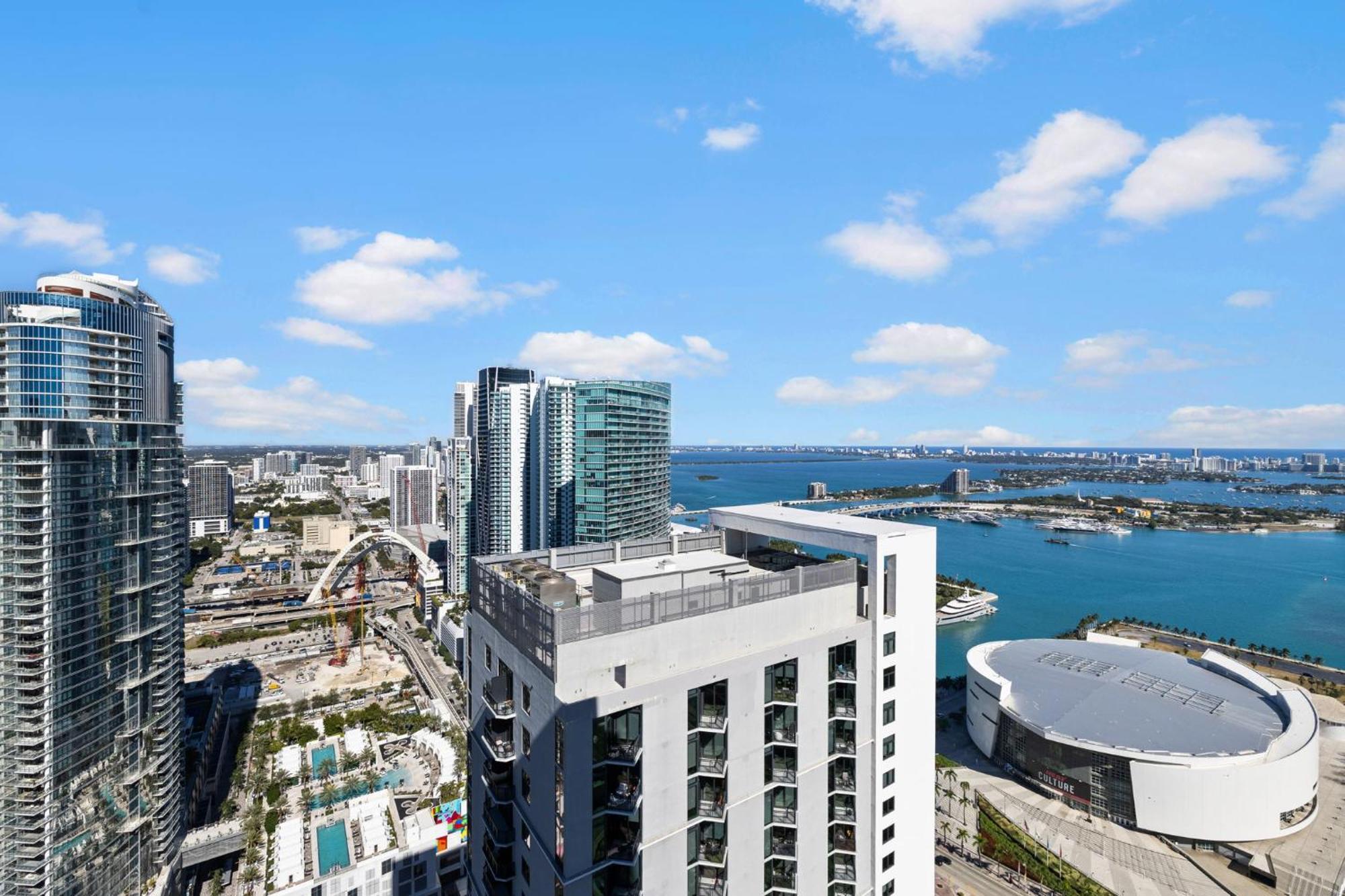 Apartment 48flr W Free Parking