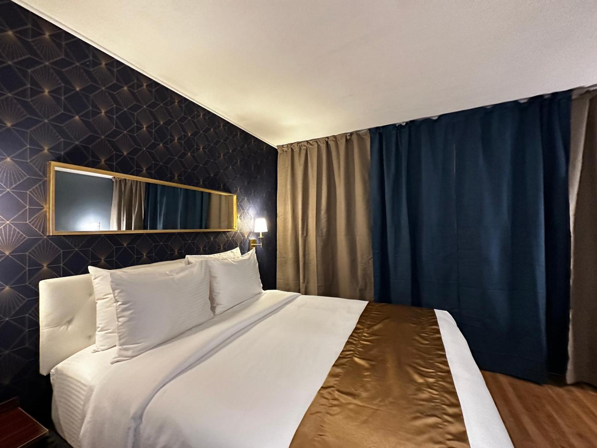 Hotel Superior Queen Room-non Smoking *