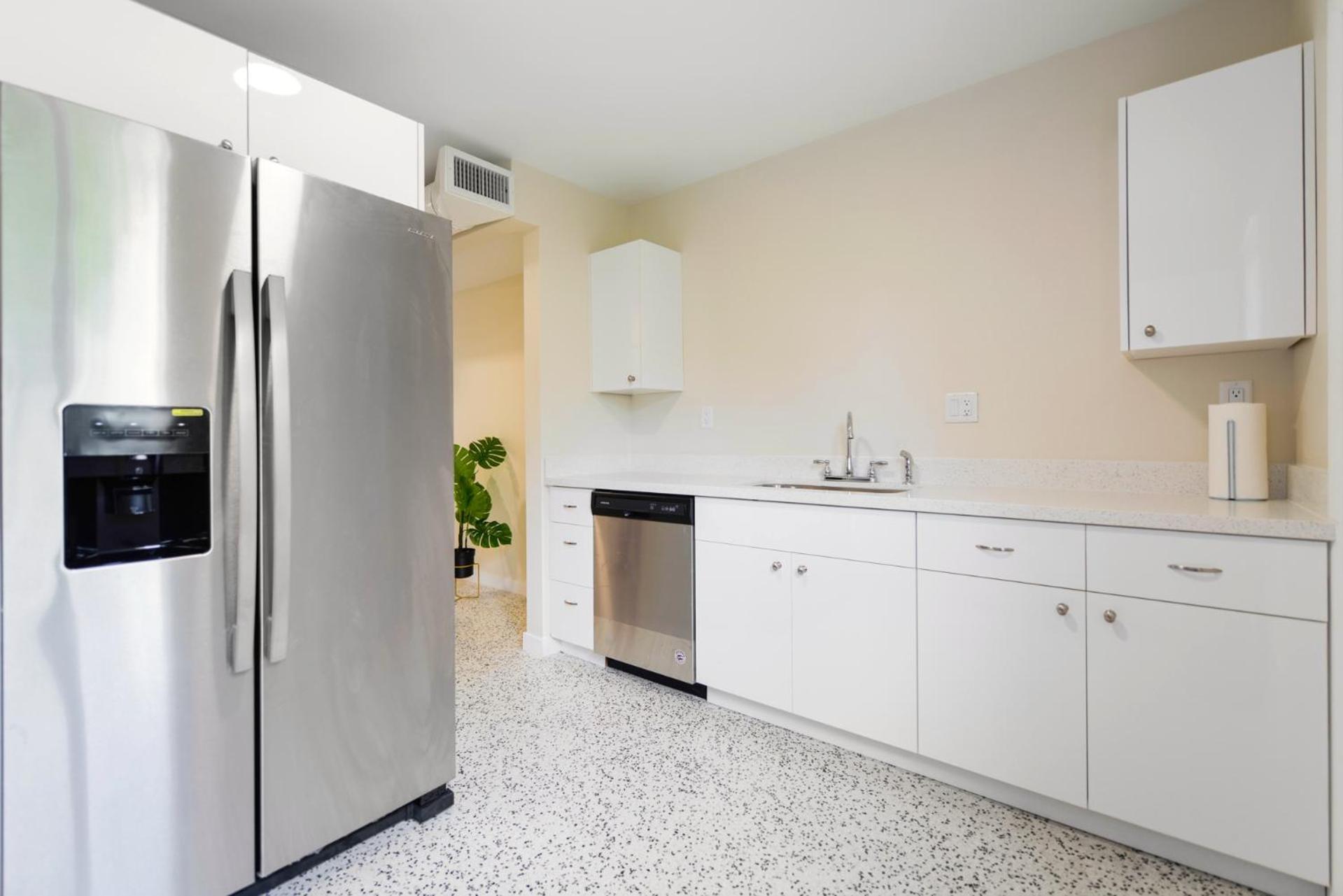 Gorgeous Monthly Close To Miami