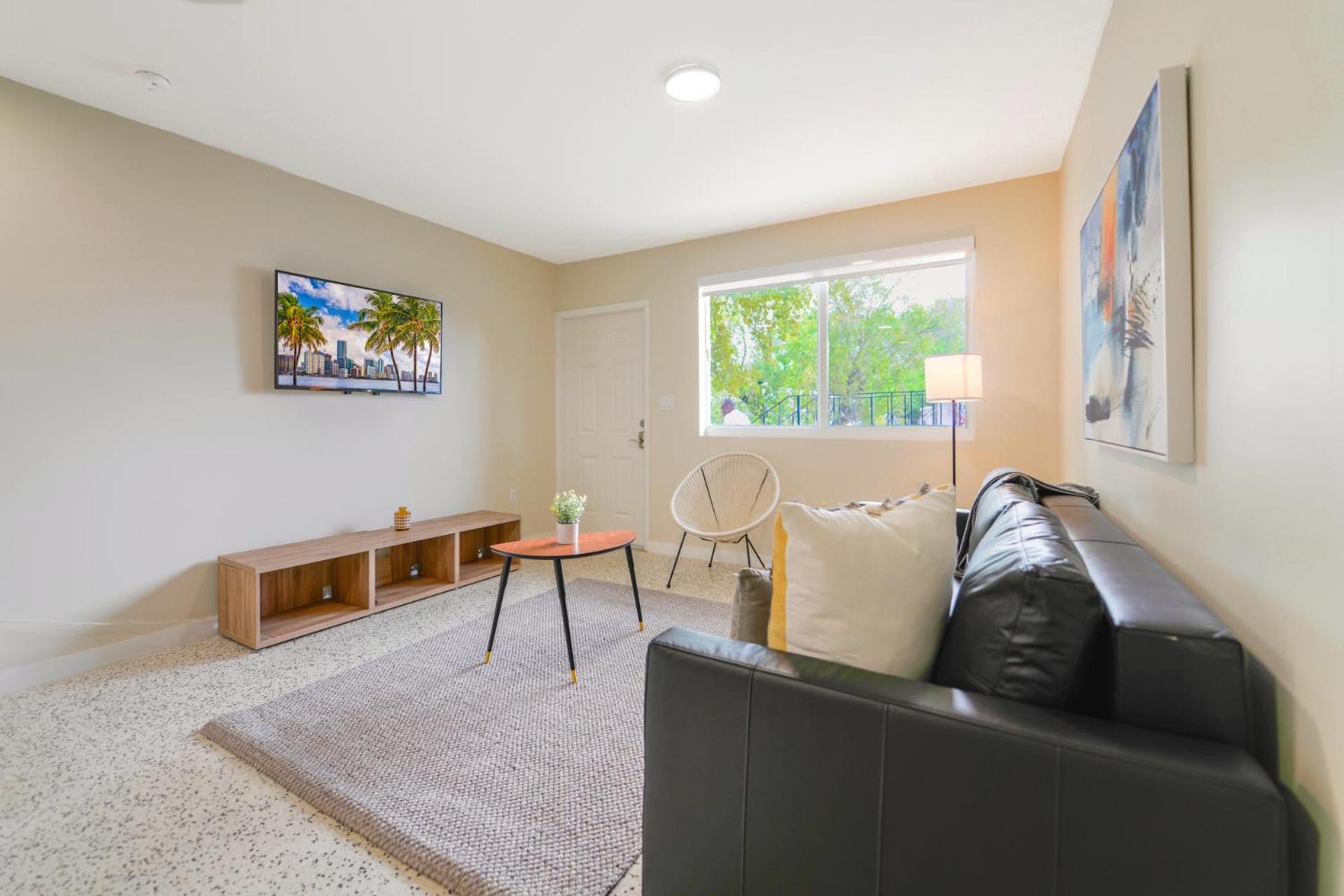 Apartment Gorgeous Monthly Close To