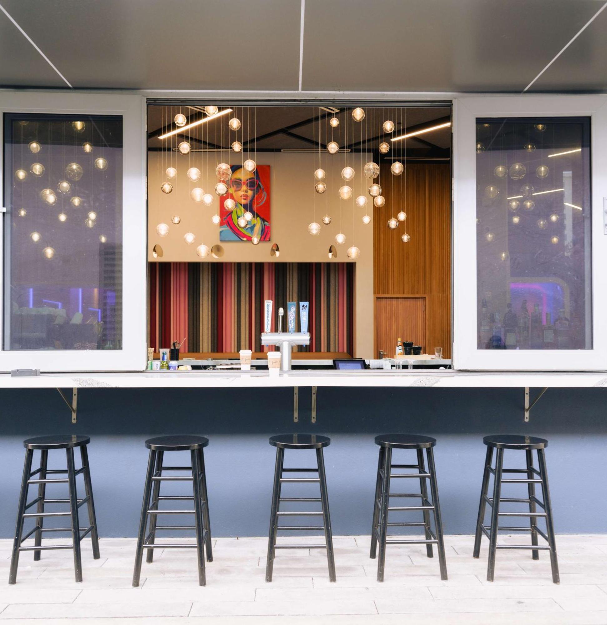 Yotel 4*