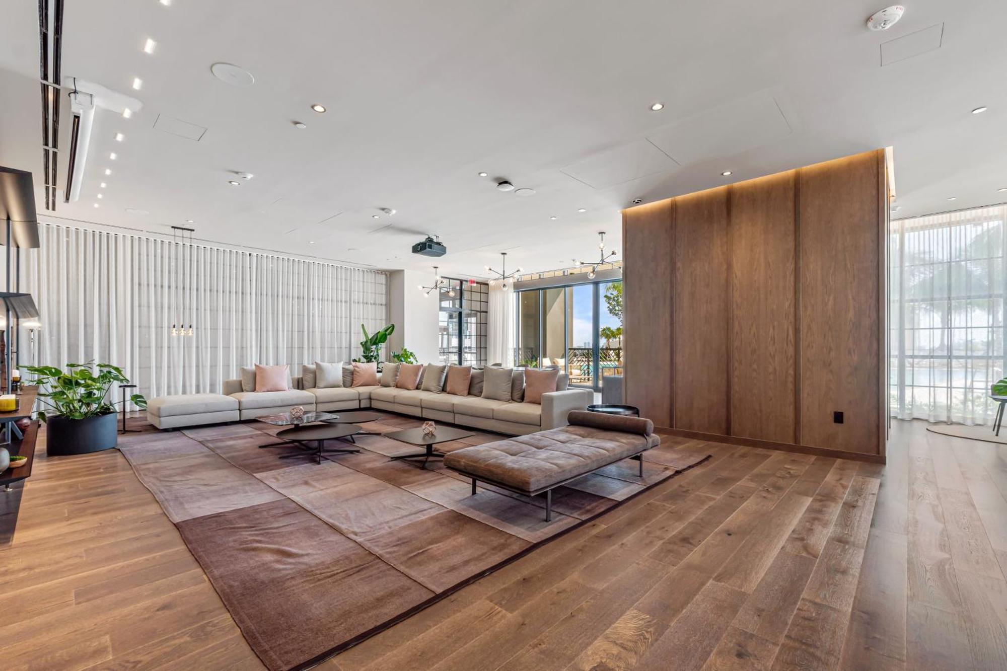 Lux With Free Parking And Pool Apartment Miami