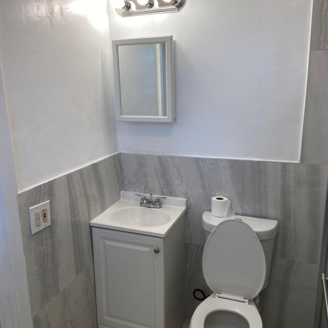 Parnasus Wynwood Hostel *
