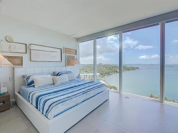 Spacious Corner With Stunning Bay Views Apartment Miami
