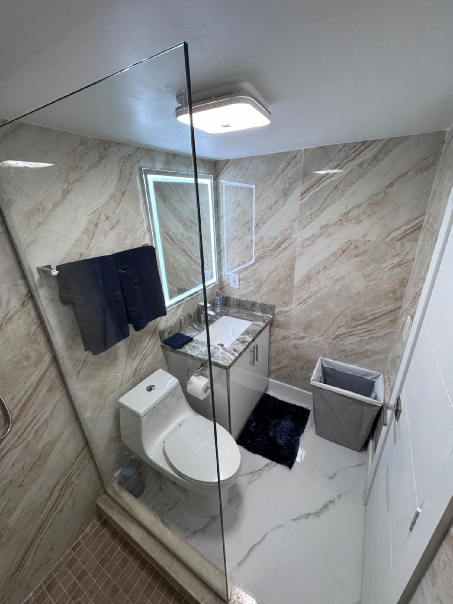 Apartment Stylish With Jacuzzi