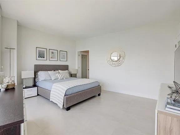 Spacious Corner With Stunning Bay Views Apartment *