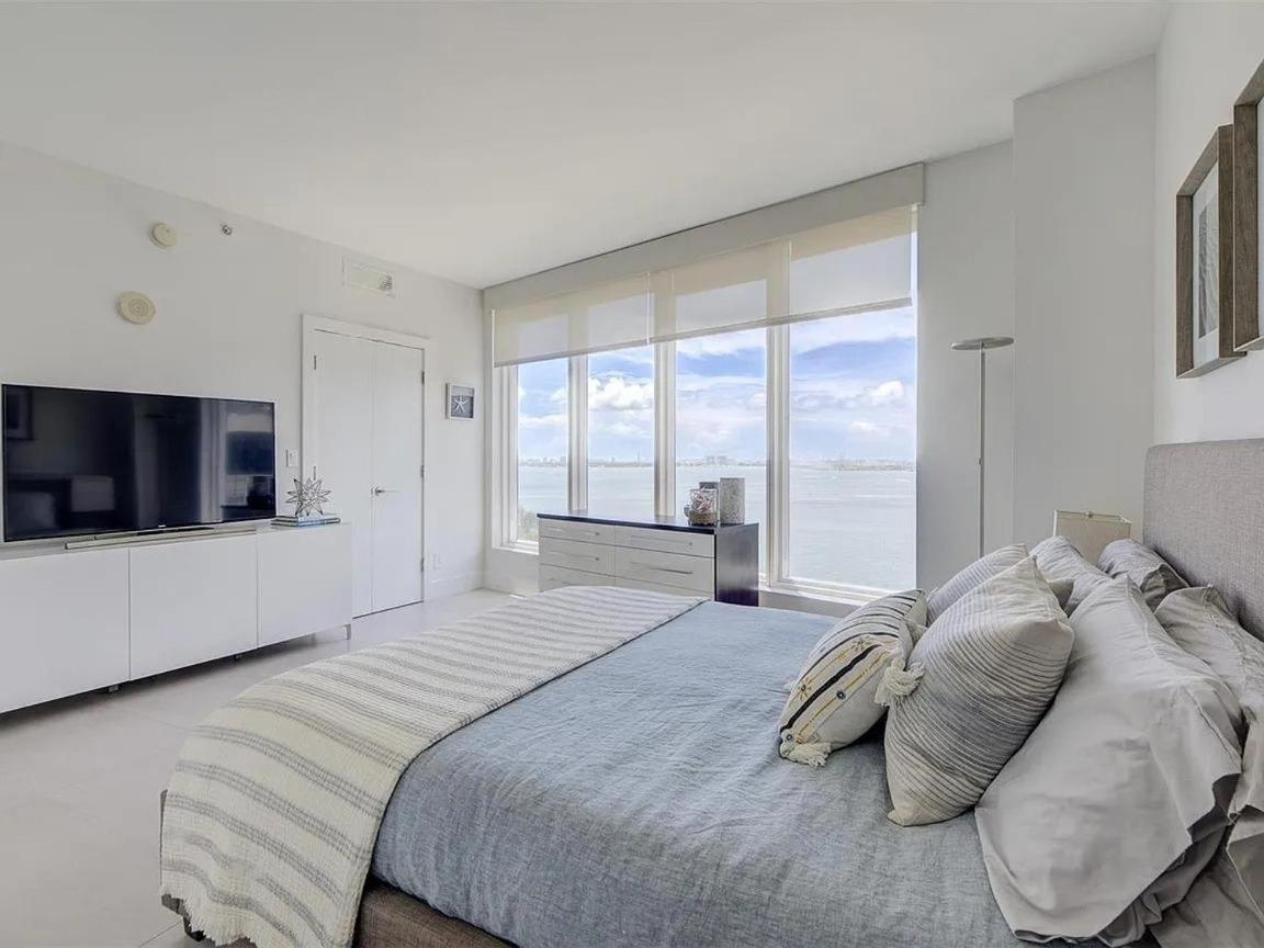 Spacious Corner With Stunning Bay Views Apartment Miami