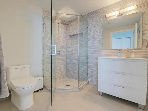 Apartment Spacious Corner With Stunning Bay Views *