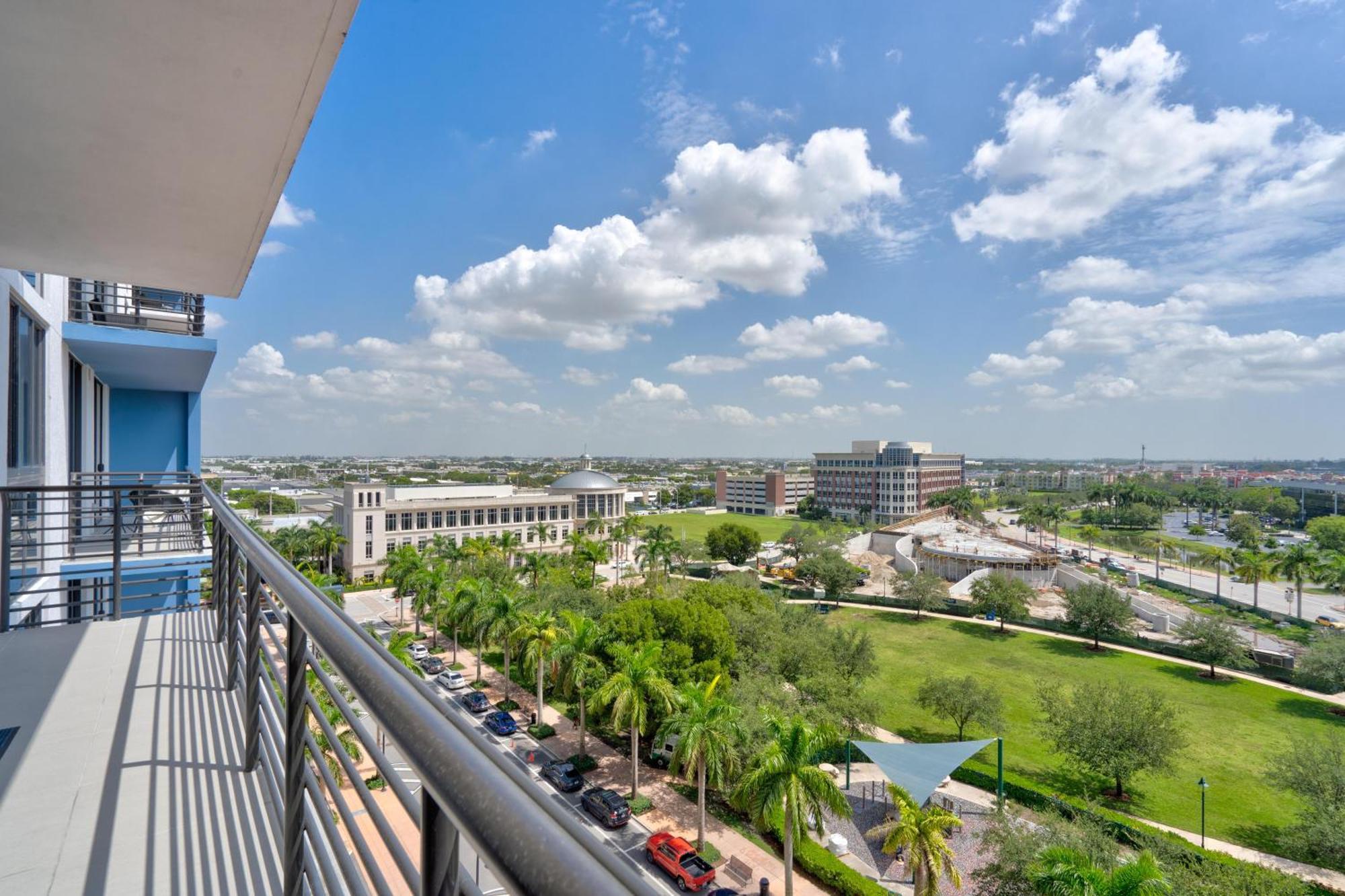 Apartment 805mm Downtown Doral 2 Bedrooms & 2 Bathrooms *