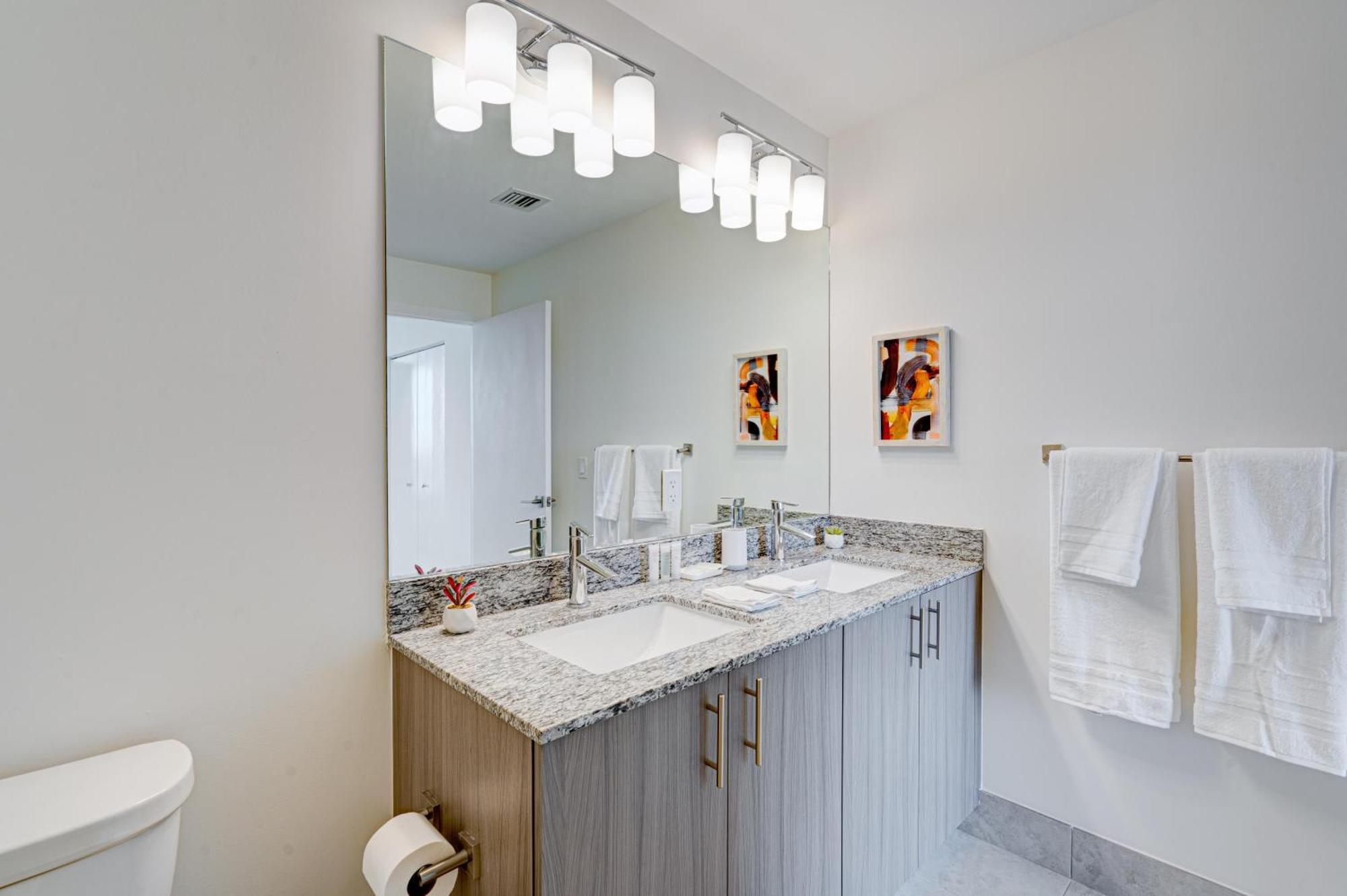 805mm Downtown Doral 2 Bedrooms & 2 Bathrooms Apartment Miami