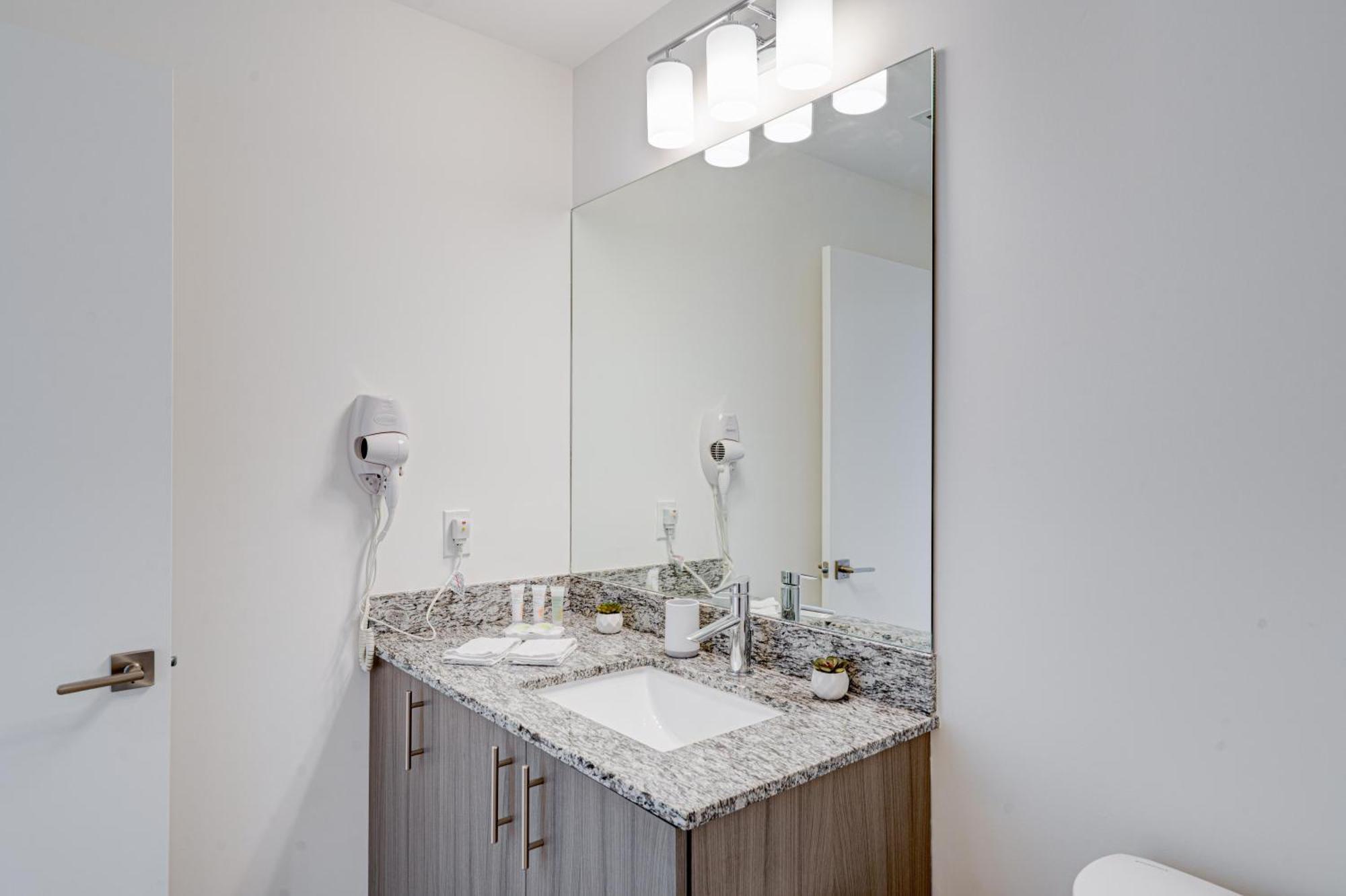 805mm Downtown Doral 2 Bedrooms & 2 Bathrooms Miami