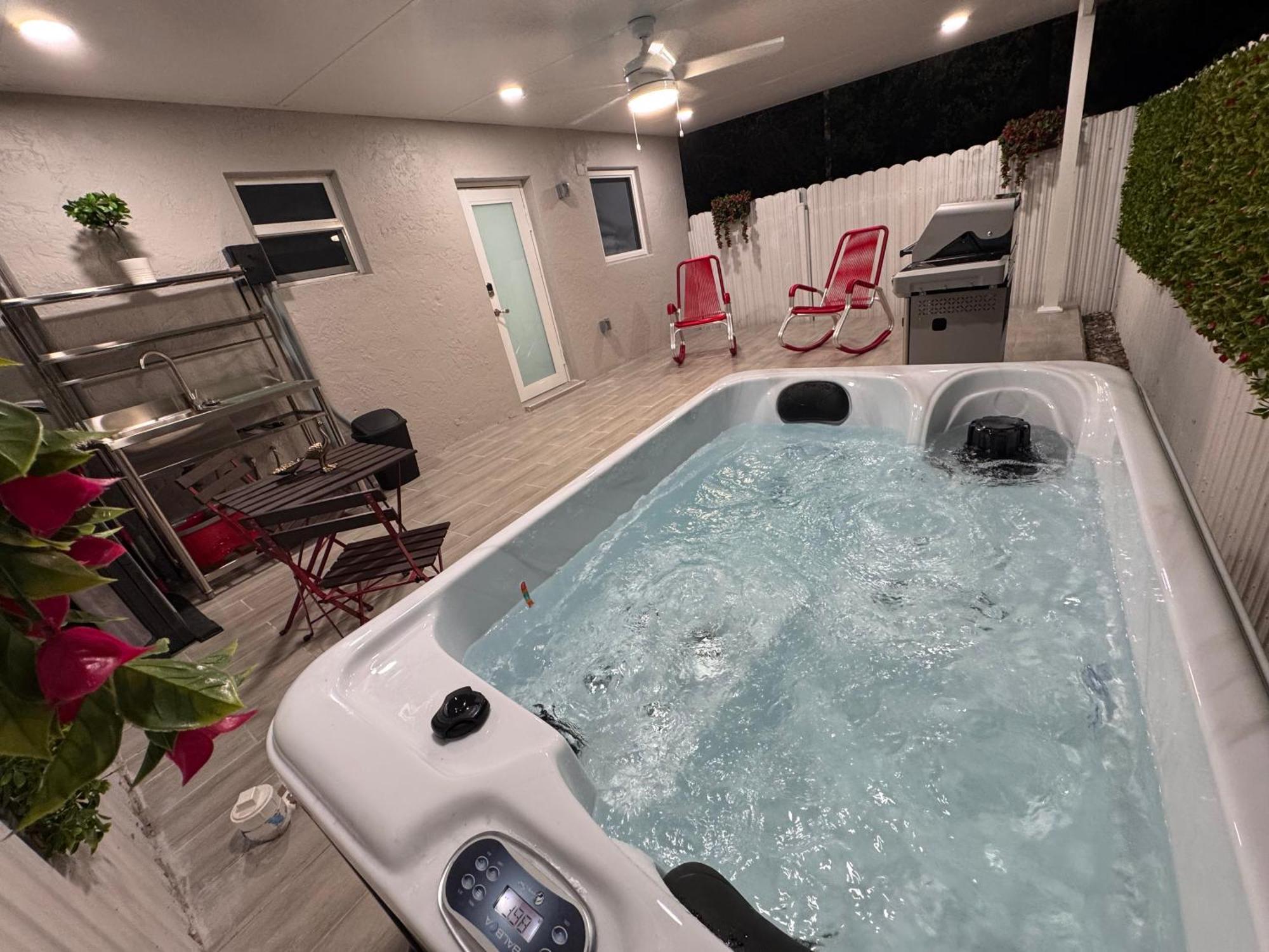 Stylish With Jacuzzi Miami