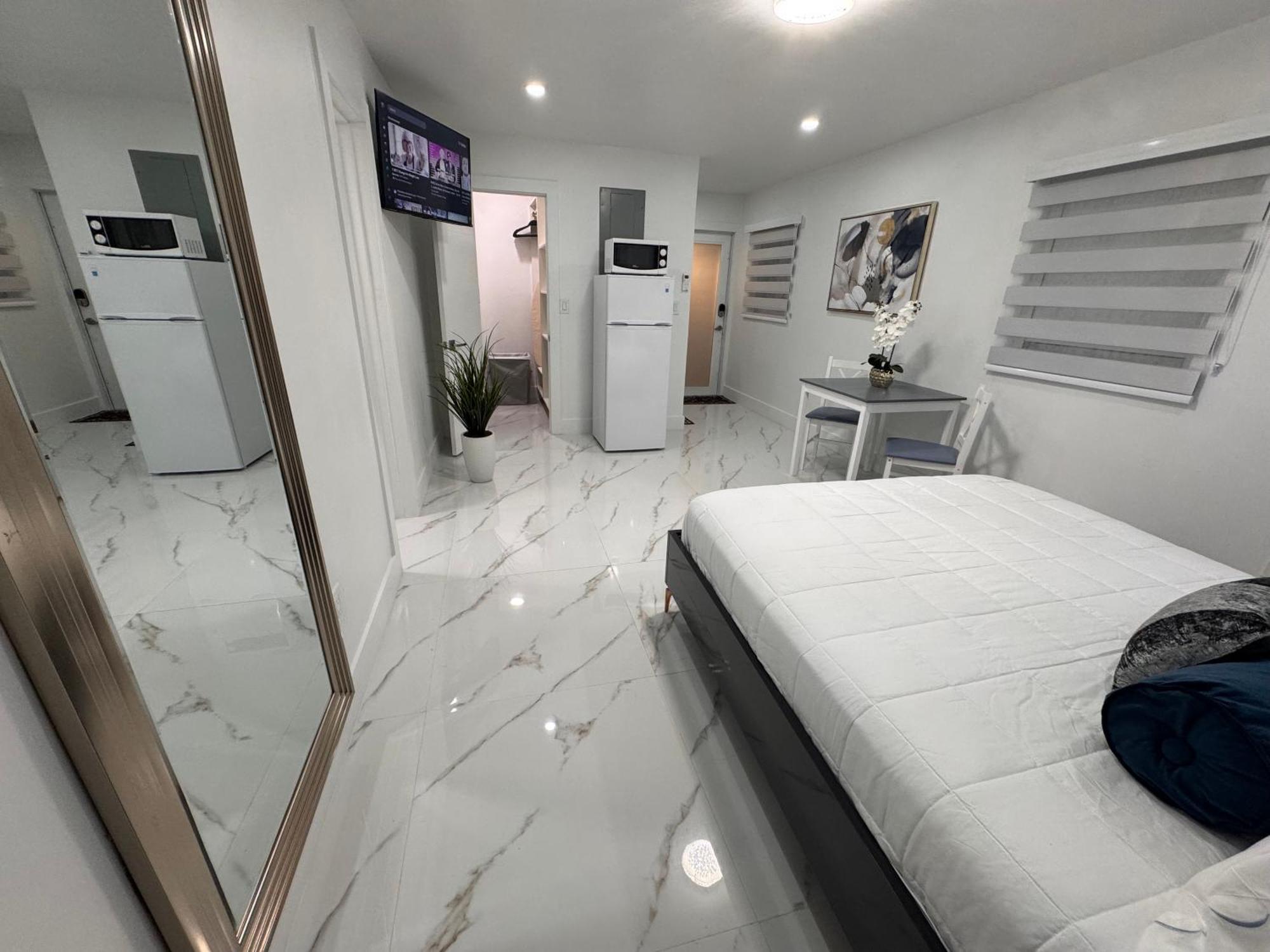 Apartment Stylish With Jacuzzi
