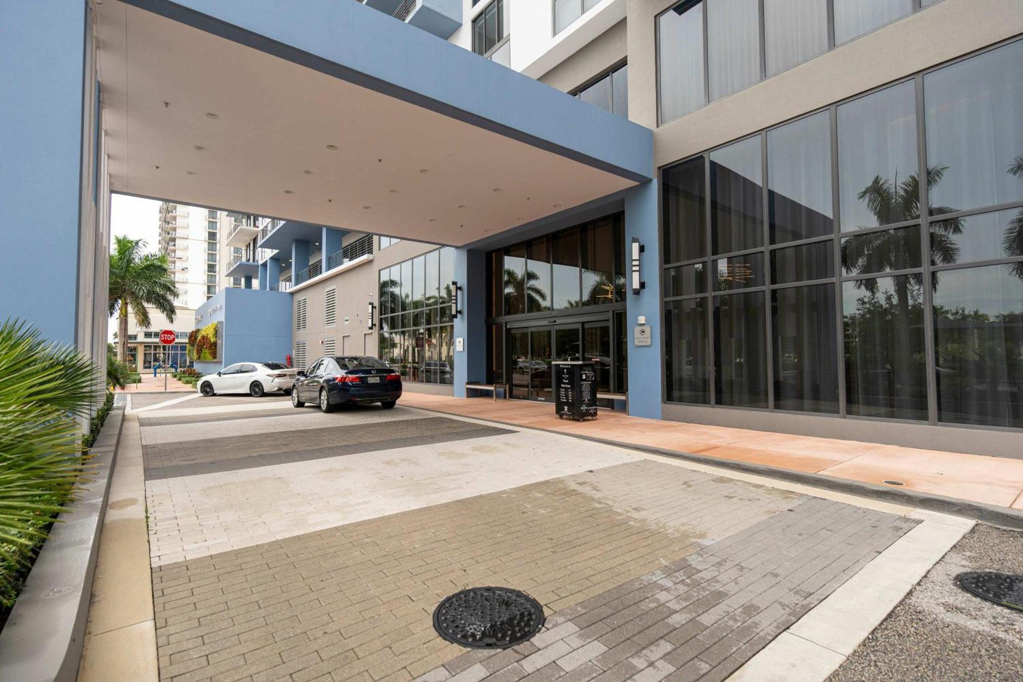 La Central - Cityplace Doral And Across From Park *
