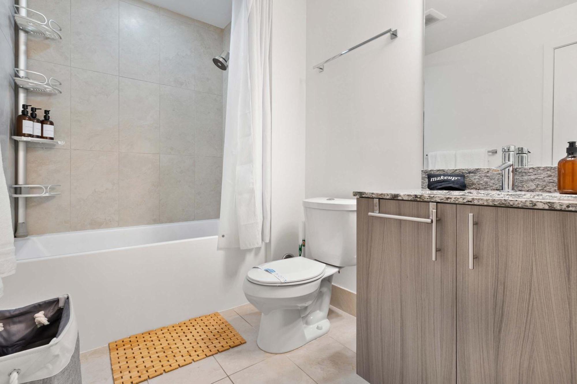 Holiday home La Central - Cityplace Doral And Across From Park *
