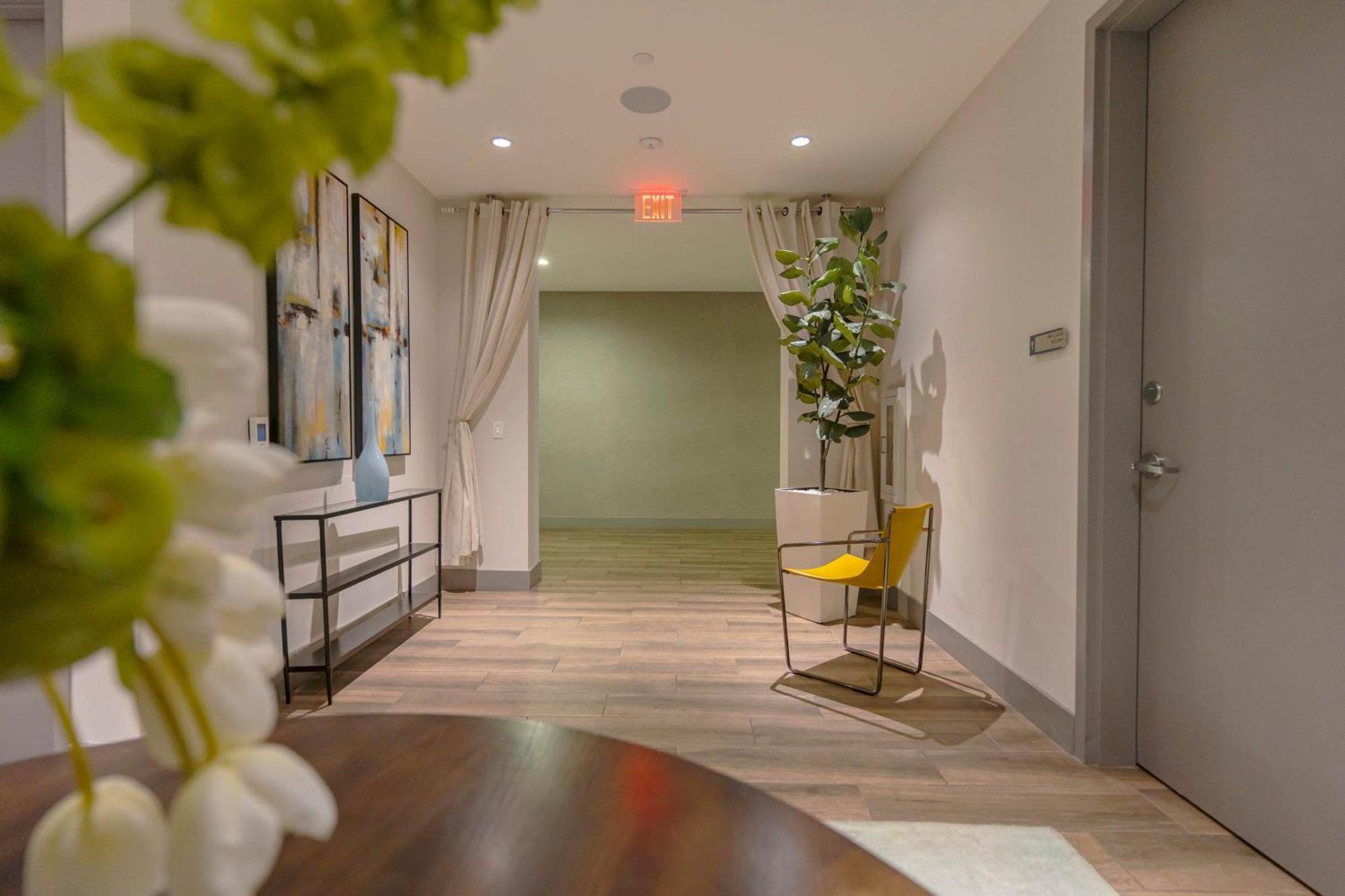La Central - Cityplace Doral And Across From Park * Miami